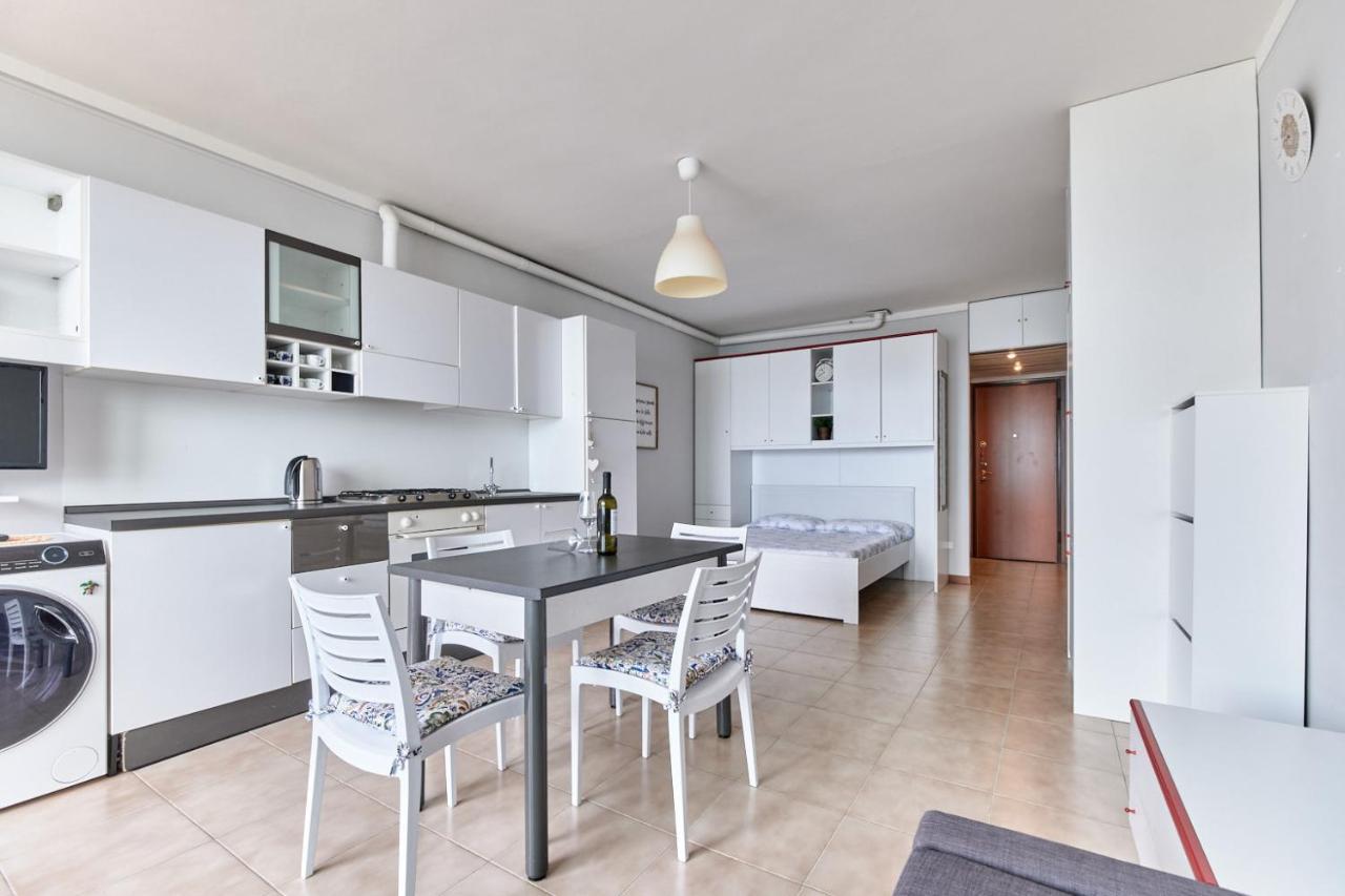 Lydie Apt. Exclusive Holigarda Desenzano del Garda Exterior foto