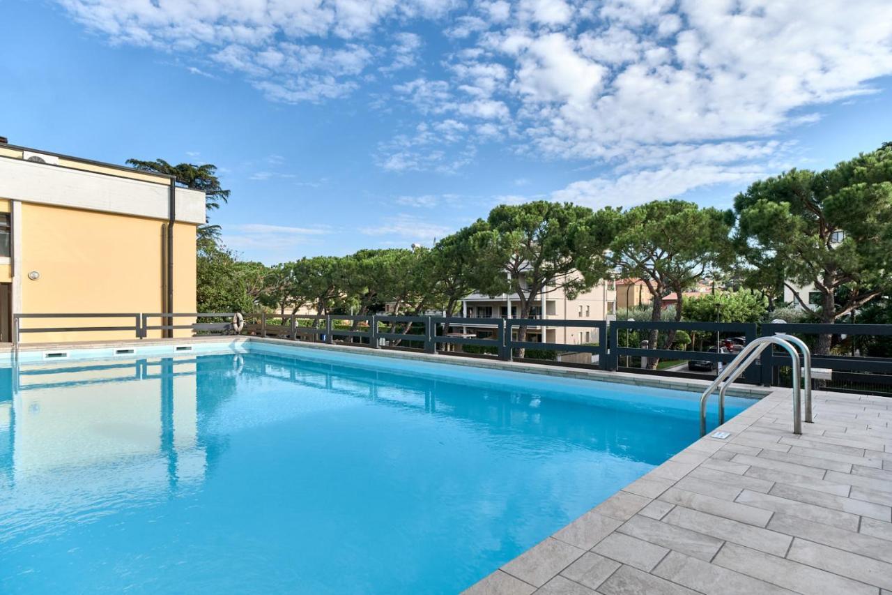 Lydie Apt. Exclusive Holigarda Desenzano del Garda Exterior foto