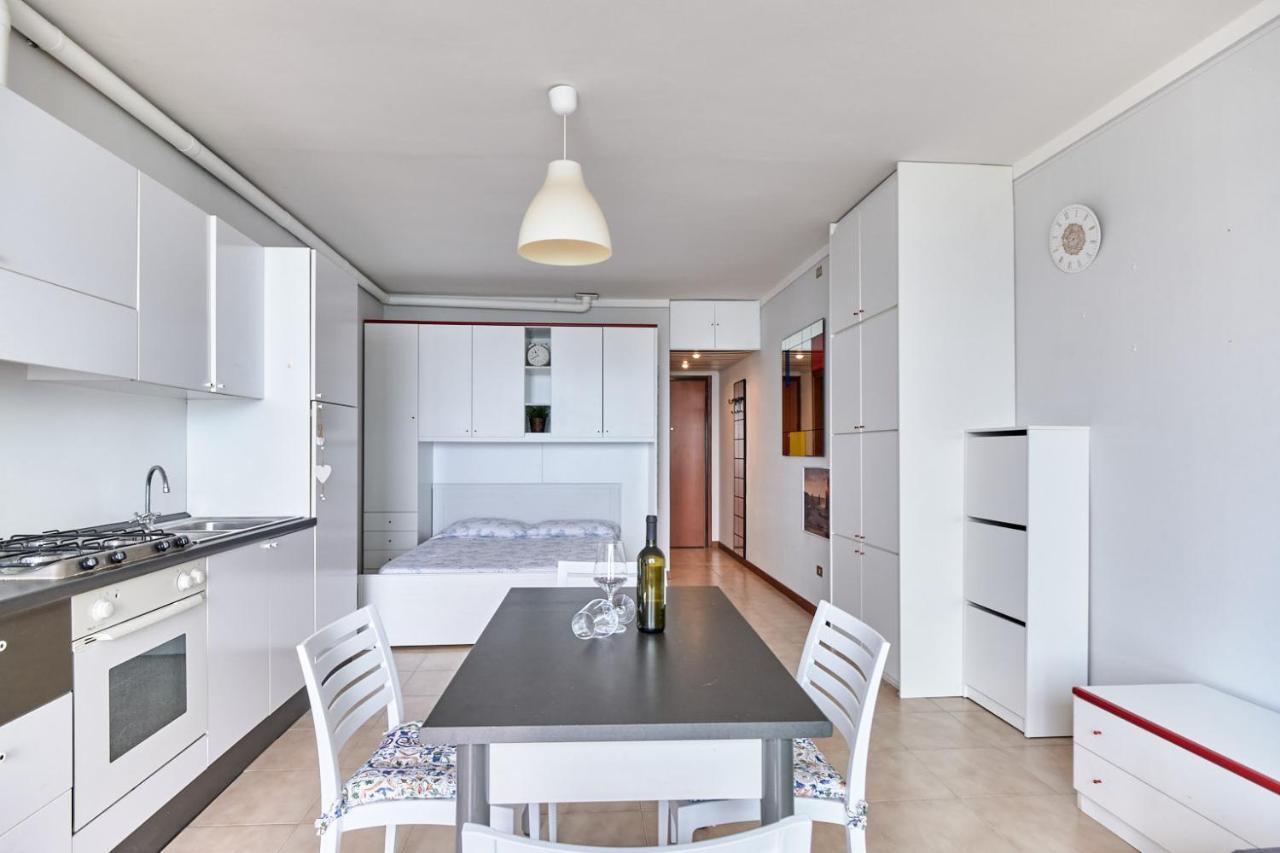 Lydie Apt. Exclusive Holigarda Desenzano del Garda Exterior foto