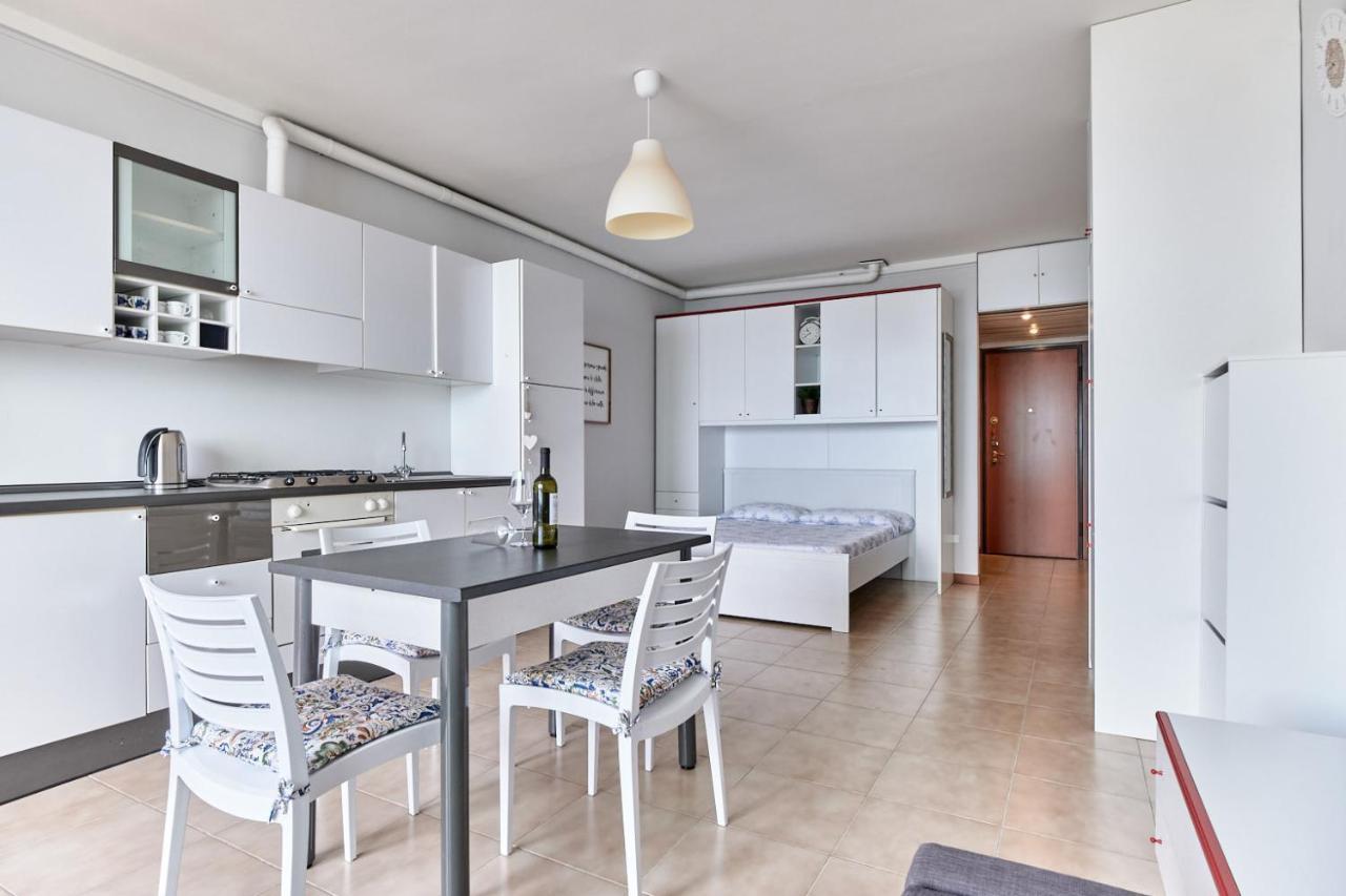Lydie Apt. Exclusive Holigarda Desenzano del Garda Exterior foto